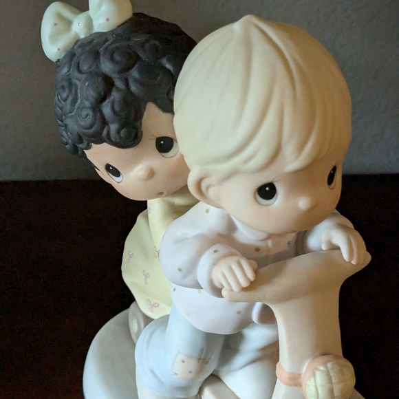 "Love Is Color Blind" Precious Moments Figurine. Excellent Condition! - Picture 1 of 10